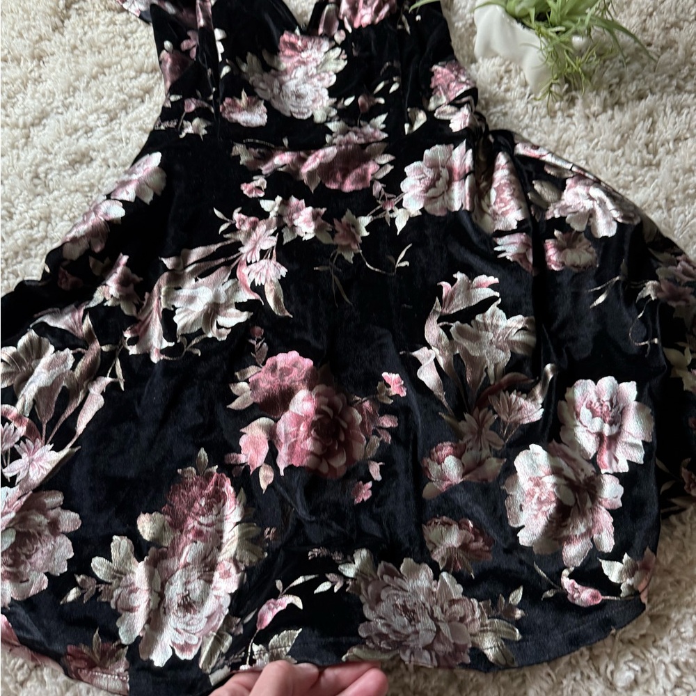 Elegant Floral Off-Shoulder deep V line suede Dress - Picture 5 of 8